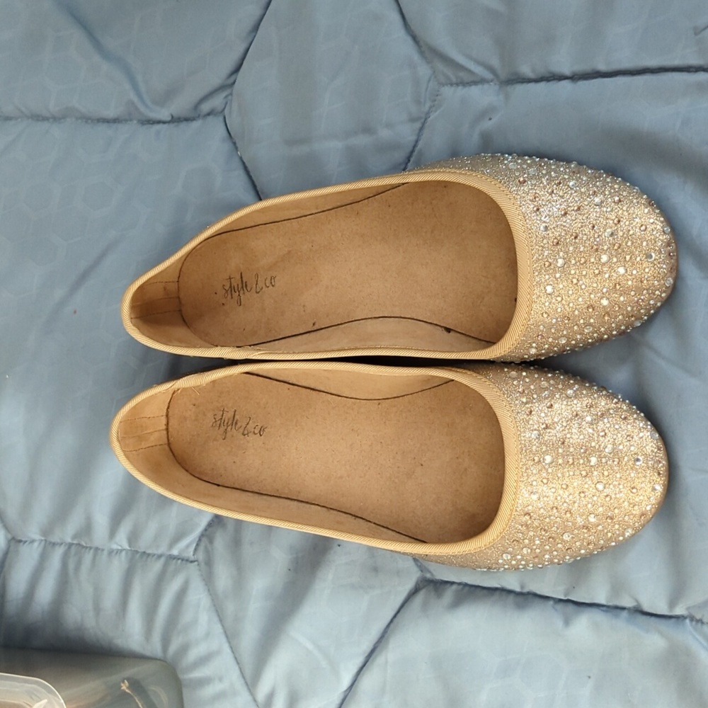 Style &co gold flats 9w worn once